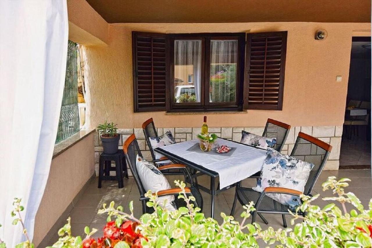 Apartmani Sole Pjescana Uvala Exteriör bild