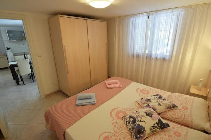 Apartmani Sole Pjescana Uvala Exteriör bild